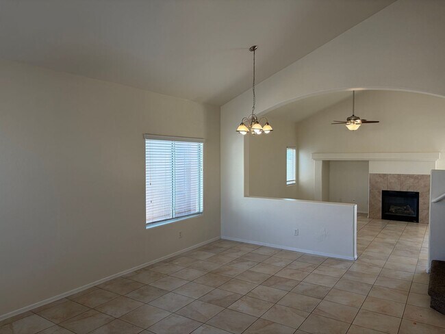 Foto del edificio - Freshly Painted 3 Bed, 2.5 Bath Home in Coolidge