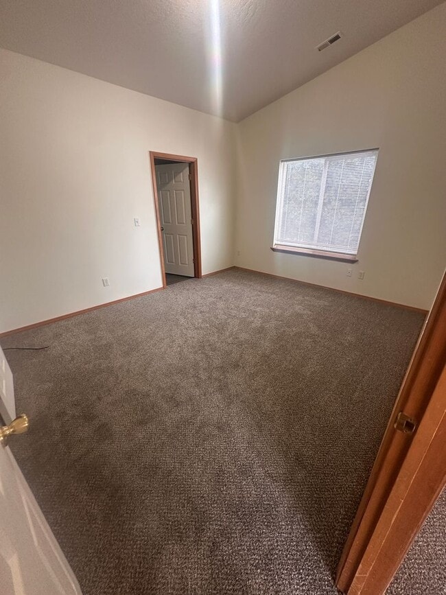 Building Photo - 7820 Three Rivers Dr