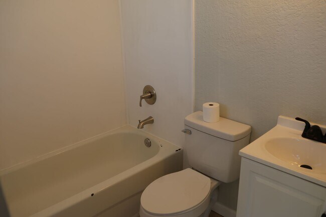Foto del edificio - 2174-2176 Davis Court