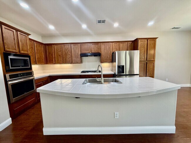 Foto del edificio - Beautiful home near Woodcreek high school