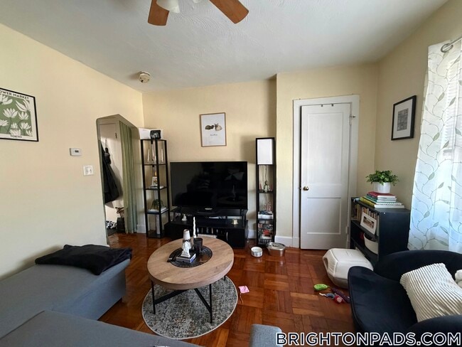 Building Photo - 35 Brock St