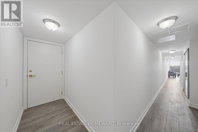 Building Photo - 2 Manderley Dr