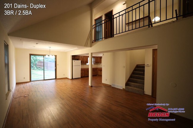 Building Photo - Liberty- Duplex- 3BR / 2.5BA