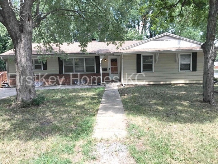 Primary Photo - 5845 Long Ave