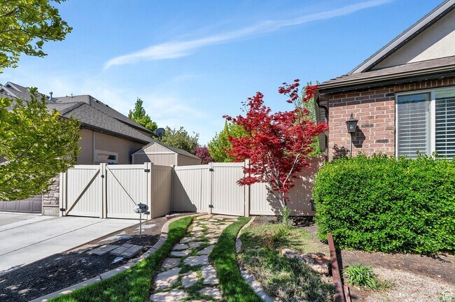 Building Photo - 3373 Canyon Meadow Dr