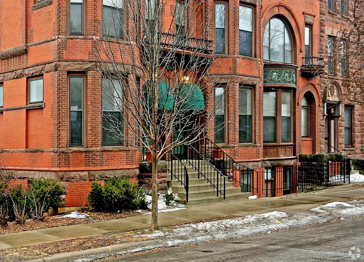 Foto del edificio - College Hill Condominiums