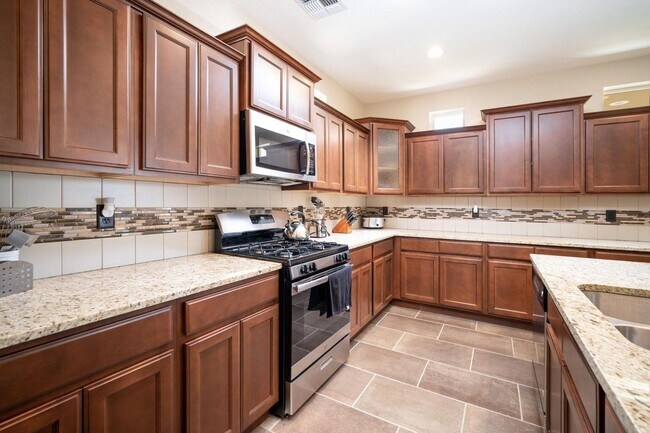 Building Photo - 14940 Tim Hardaway