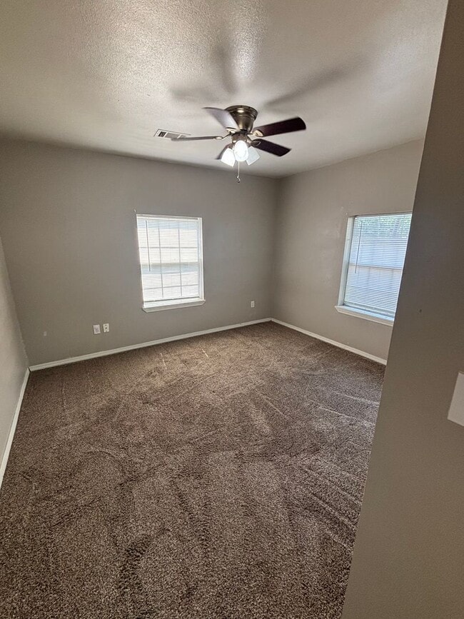 Building Photo - 2 Bed Duplex in Pryor