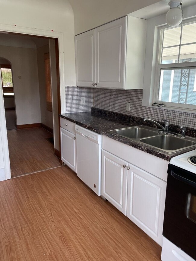 Foto del edificio - 4 Bedroom - PRE-LEASE FOR JUNE