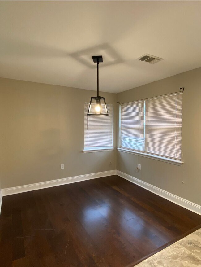 Foto del edificio - 3 BR 2 BA ALGIERS GEM - WON'T LAST LONG!!