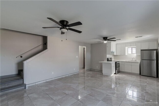 Building Photo - 20 S Olivarez St