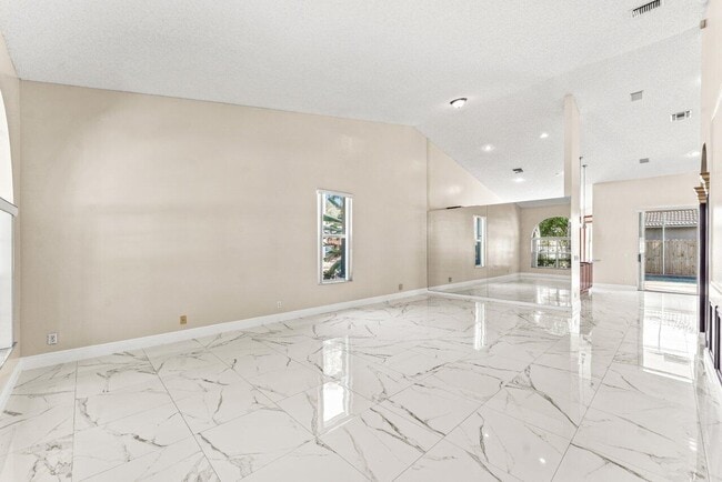 Building Photo - 5872 NW 73rd Ct