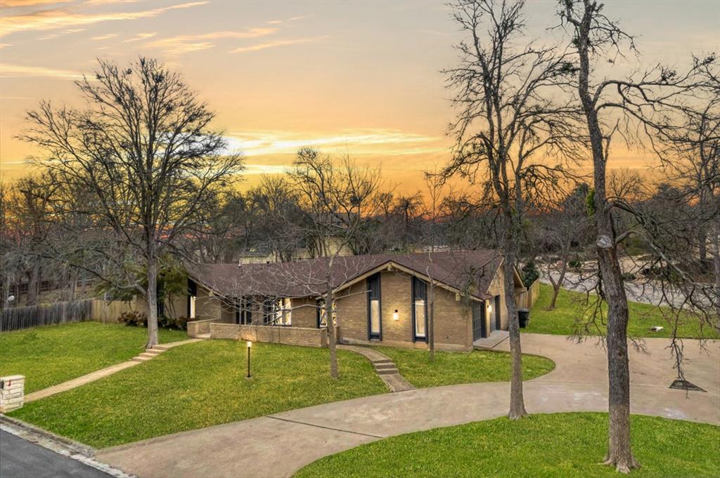 Foto principal - 2809 Pecan Valley Dr