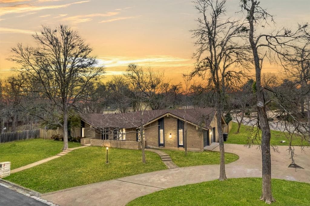 Primary Photo - 2809 Pecan Valley Dr