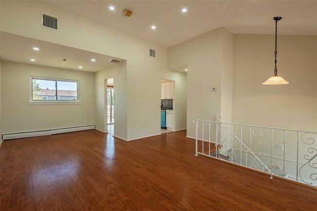 Building Photo - 2515 S Seamans Neck Rd