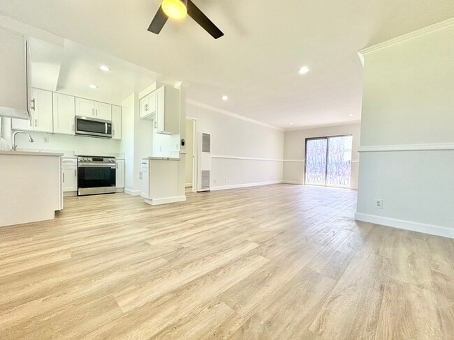Foto del edificio - 6337 Whitsett Ave