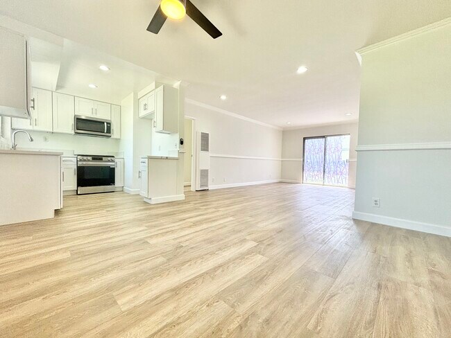 Building Photo - 6337 Whitsett Ave