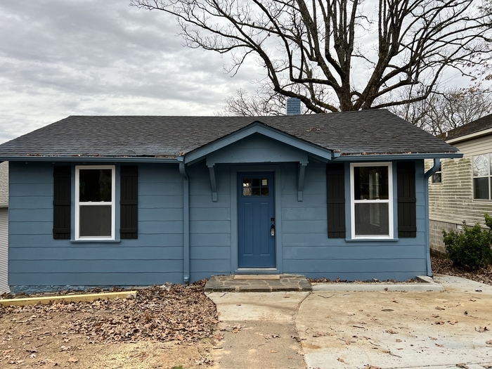 Foto principal - Totally updated 2 bedroom 1 bath home walk...