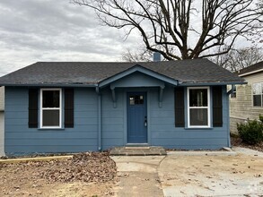 Building Photo - 411 S Maple St