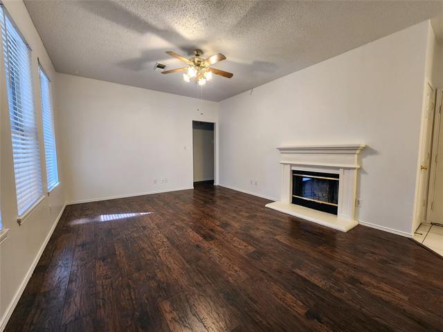 Building Photo - 3936 Overlake Dr