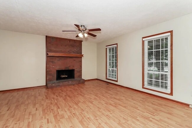 Building Photo - 3142 Country Lake Dr