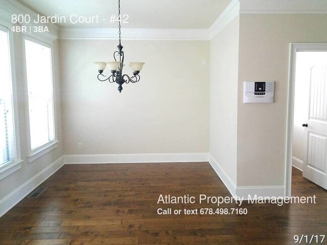Building Photo - 800 Jardin Ct