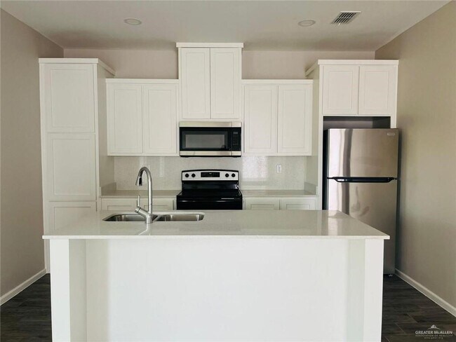 Building Photo - 1401 Shavano Dr