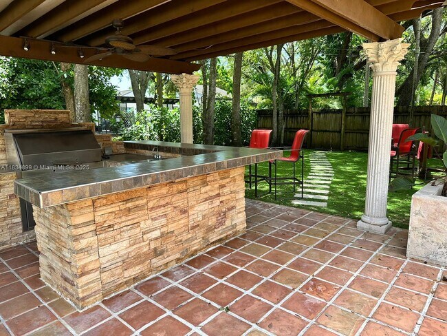 Foto del edificio - 8755 SW 96th St