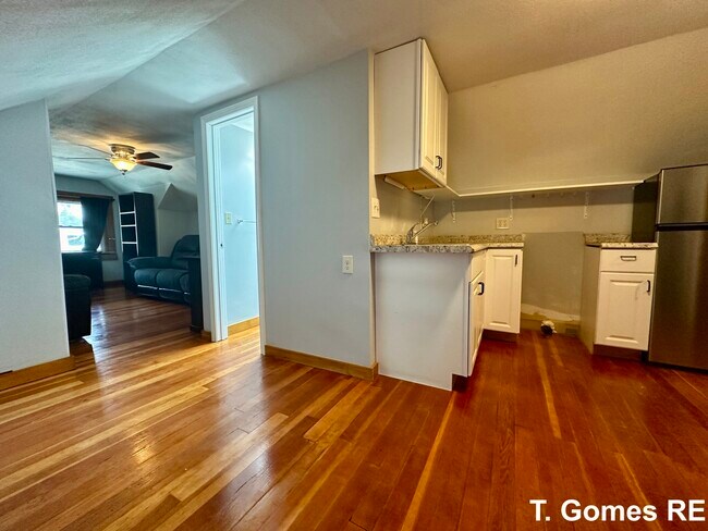 Building Photo - 139 Fellsway W