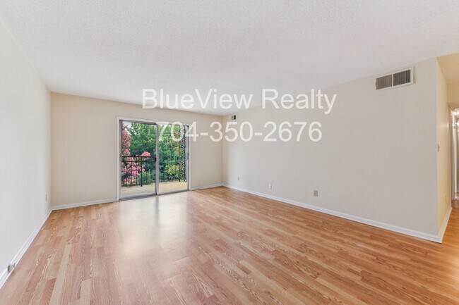 Foto del edificio - 4735 Hedgemore Dr