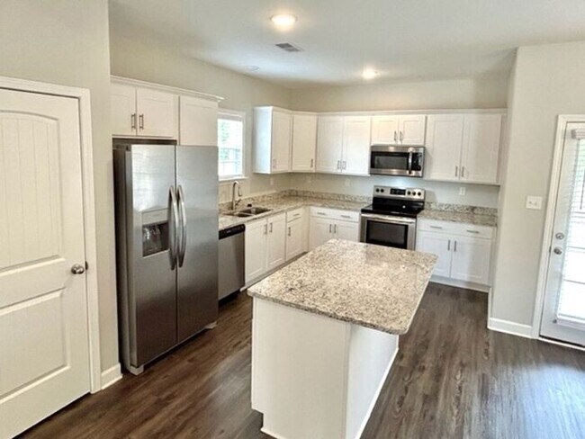 Building Photo - Now Leasing a4 Bedroom 2.5 Bath Home In Ol...