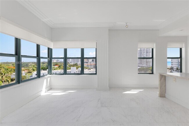 Building Photo - 2421 Lake Pancoast Dr