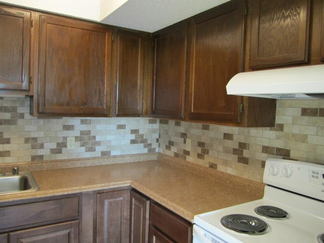 Kitchen - Louisiana Place Apartments