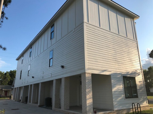Building Photo - 1331 9th Ave