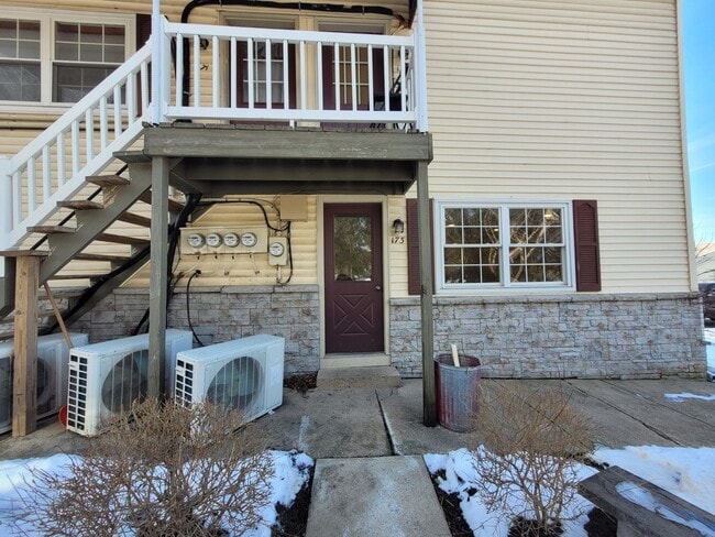 Building Photo - Leola 1st floor 1 bedroom