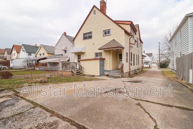 Foto del edificio - 4413 Woburn Ave