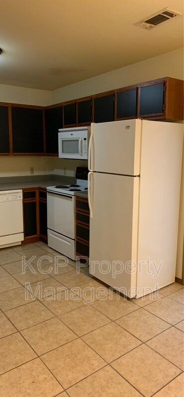 Foto del edificio - 3210 Phoenix Ave