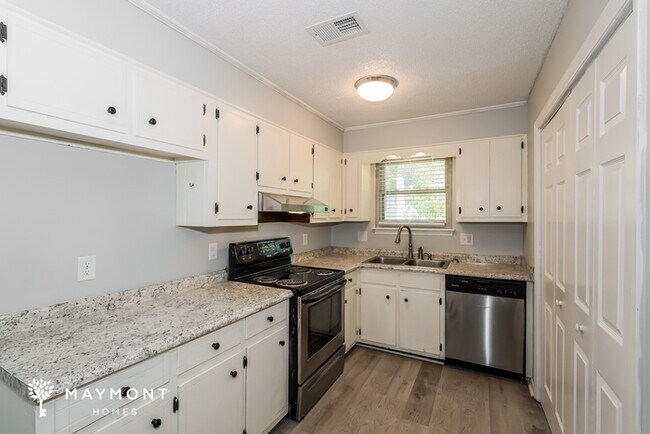 Building Photo - 304 E Wynngate Dr