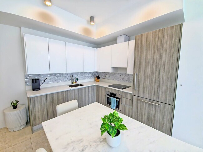Foto del edificio - 148 SW 8th St
