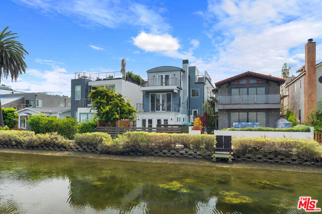 Building Photo - 218 Carroll Canal