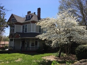 Building Photo - 500 S Mendenhall St