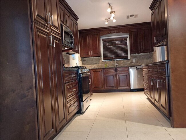 Building Photo - 6119 Ariel St