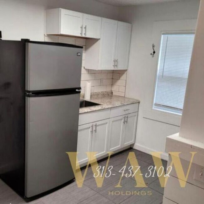 Building Photo - 2 Bedroom/2 Bonus Room Newly Renovated Home