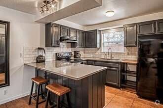 Building Photo - 533 NE Olney Ave