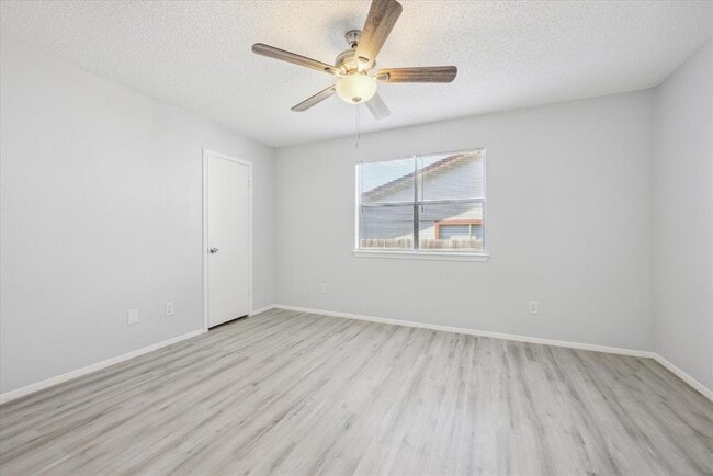 Building Photo - 702 Rollingway Dr