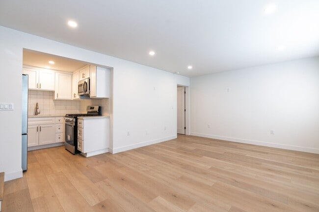 Interior Photo - 4707 N. Figueroa St