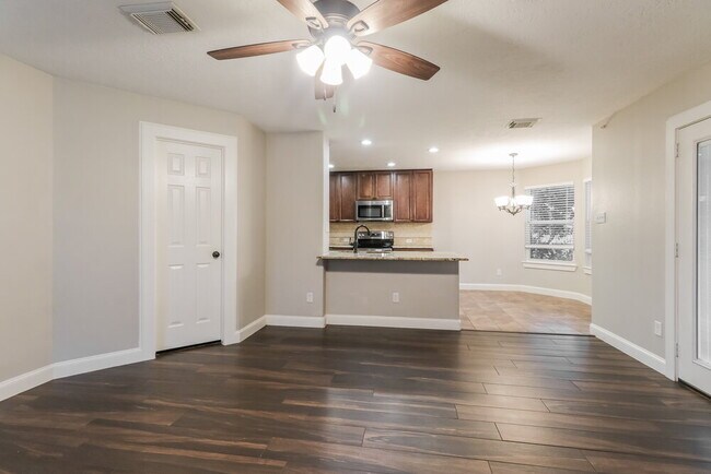 Foto del edificio - 18400 Sunrise Pines Dr