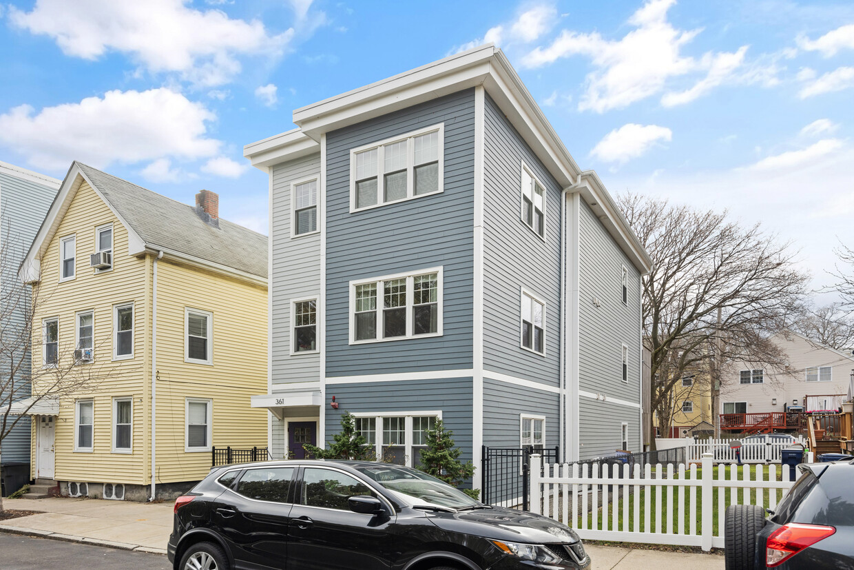 Primary Photo - 361 Maverick St