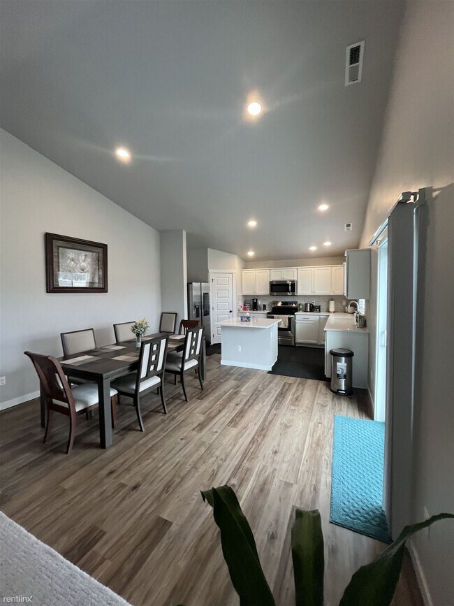 Building Photo - 4 br, 2 bath House - 3900 North Chelmsford...