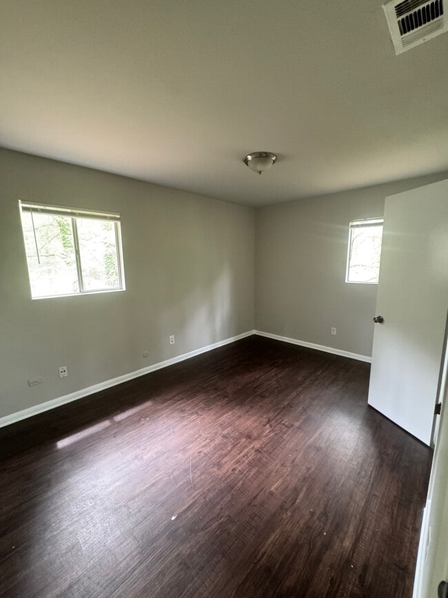 Foto del edificio - 8420 Stonewall Jackson Dr